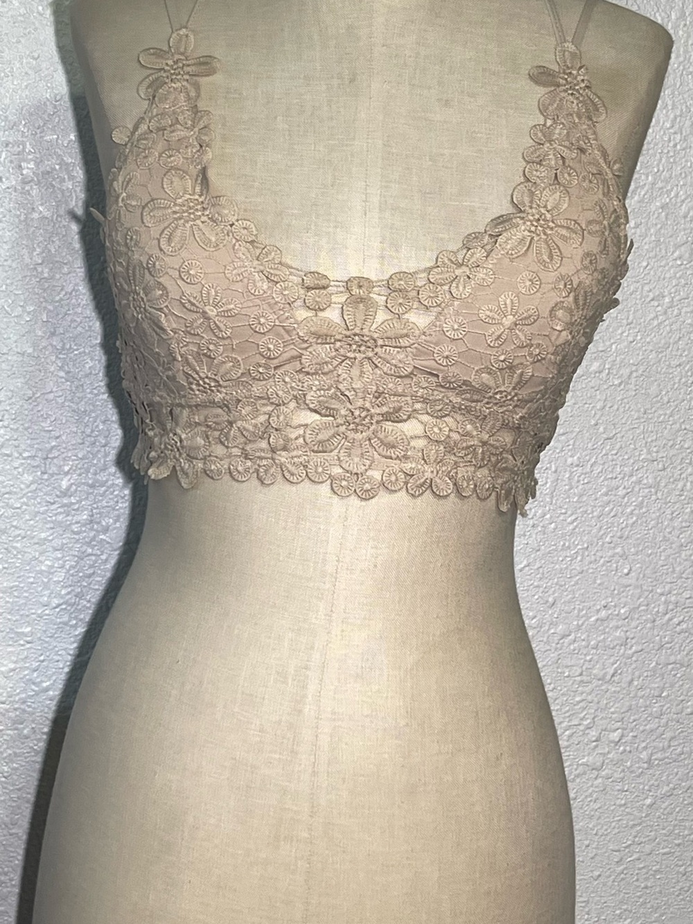 Pink lily women’s Lace Floral Bralette in Nude size medium